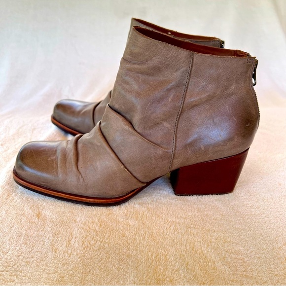 Kork Ease Kissel Chunky Ankle Boots Square Toe Leather Ruched Size 10 GRAY - Picture 1 of 13